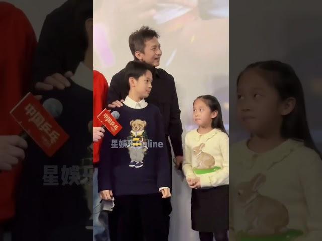 【邓超】#邓超儿子等等好帅 等等小花亮相#电影中国乒乓 先前看片，支持爸爸#邓超导演 新作 #邓超 #孙俪 20230112