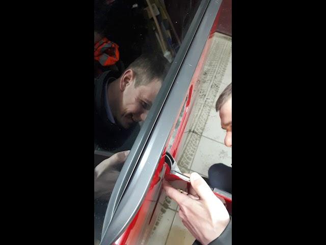 Как снять крышку лючка бензобака пежо партнер типи