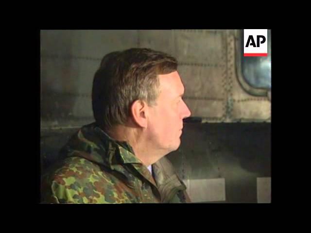 BOSNIA: SARAJEVO: GERMAN DEFENCE MINISTER VOLKER RUEHE VISIT