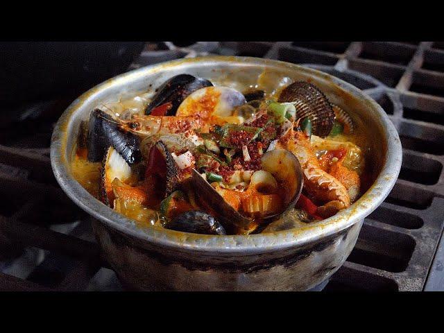 spicy seafood instant noodles / 해물라면 / korean street food