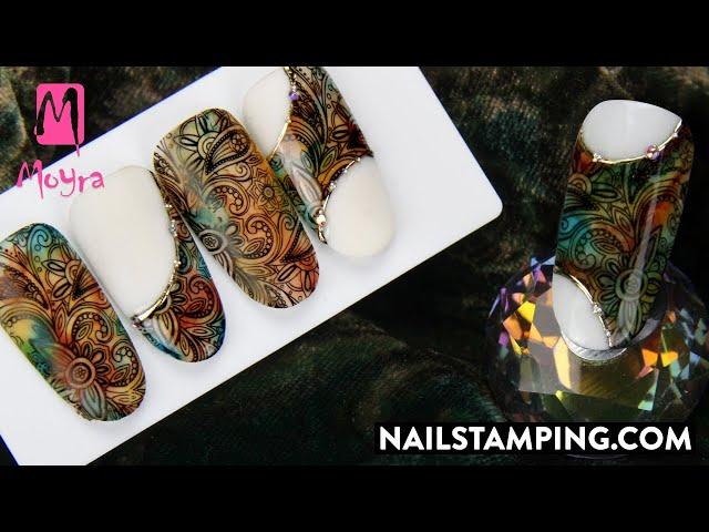 Elegant nail art with oriental pattern (nailstamping.com)