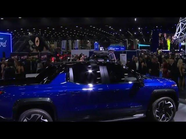 The Detroit Auto Show prom kicks off NAIAS