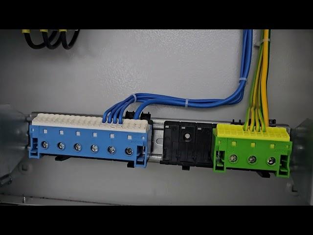 Canal de cablu Legrand DLP si un tablou electric facut de un ucenic.