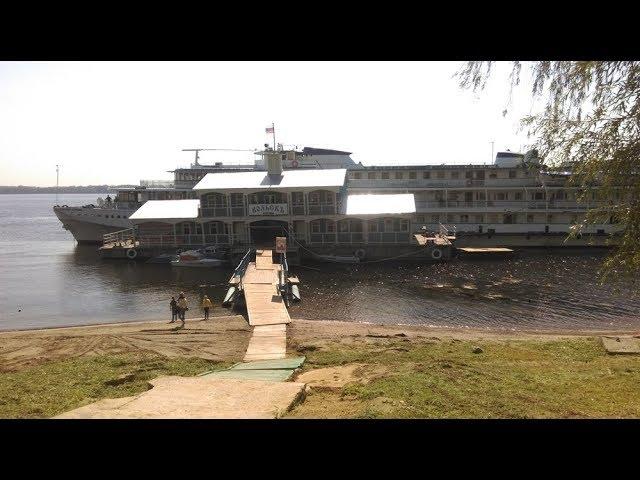 К вольской пристани причалил теплоход