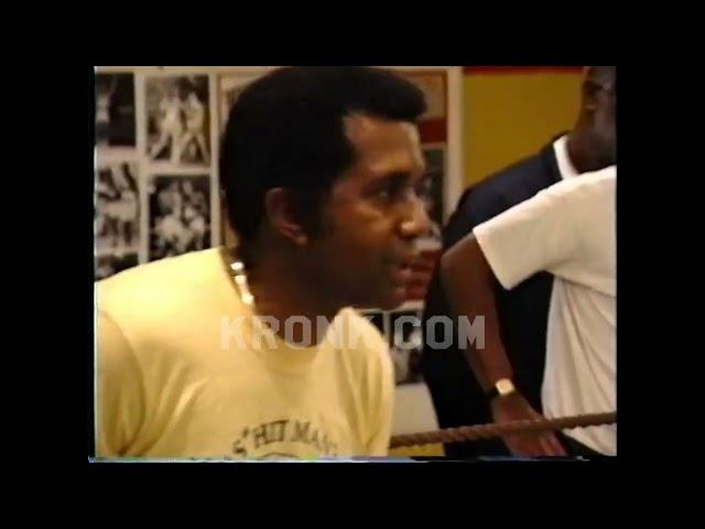 UNSEEN FOOTAGE   Evander Holyfield  sparring at KRONK Gym 