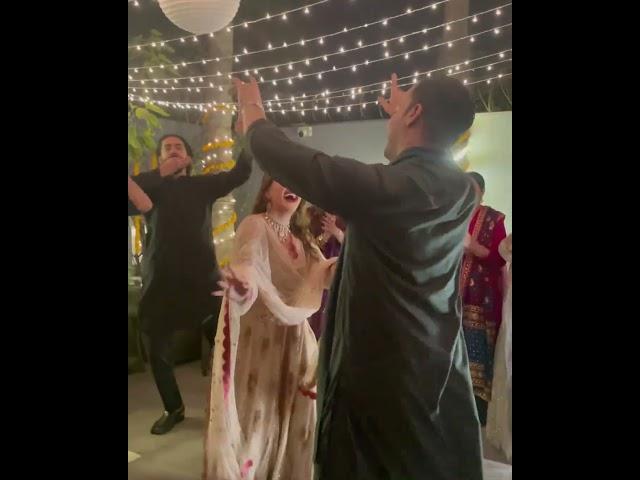 Kubra Khan and Gohar Rasheed dancing at dholki night #kubrakhan #goharrasheed #dholki