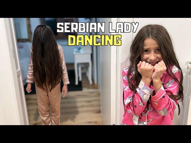 VANESSA CREDE DI ESSERE LA SERBIAN DANCING LADY E FA SPAVENTARE ANASTASIA #vanessaeanastasia