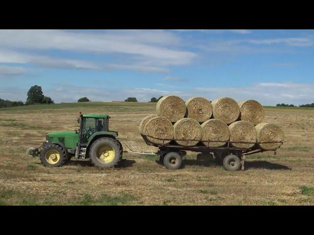 TRAKTORY NA POLÍCH - BALÍKY SLÁMY. ZETOR + JCB + JOHN DEERE.