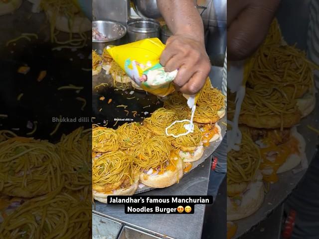 Jalandhar’s famous Manchurian Noodles Burger|| Indian Street Food