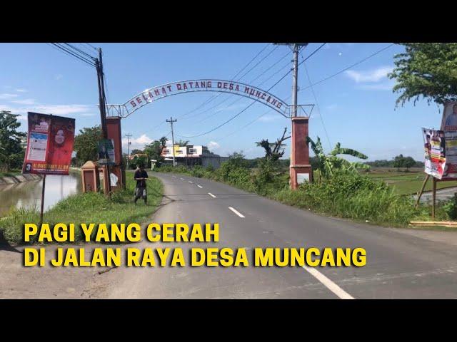 Melintasi Jalan Raya Desa Muncang, Bodeh