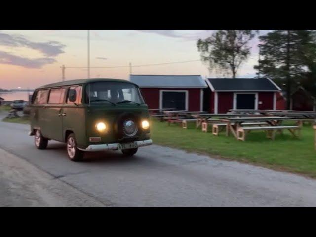 VW T2 Early Bay 1971 on the road again