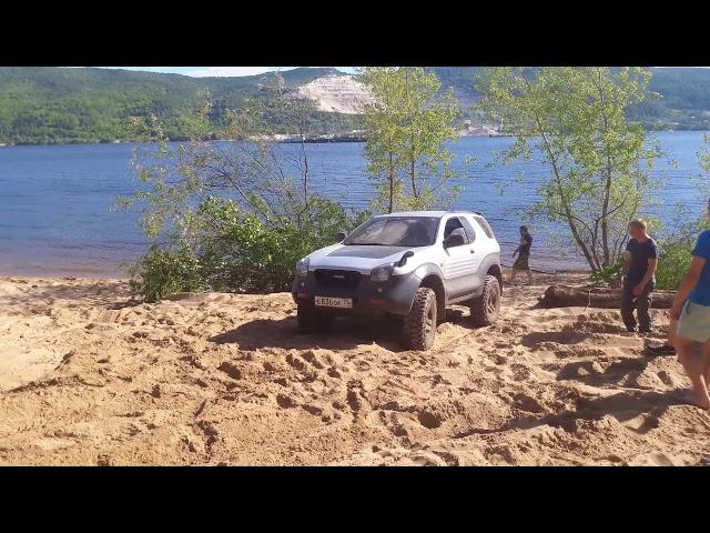 Isuzu Vehicross в песке