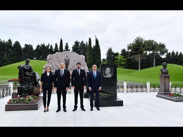 President and First Lady visited tomb of national leader Heydar Aliyev in Alley of Honors