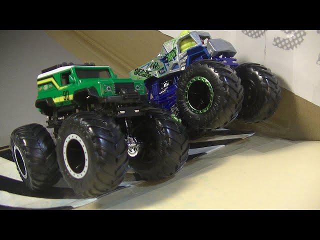 Hot Wheels Monster Trucks Downhill Race Round 1\Corrida de Monster Trucks\Carrera de Monster Trucks