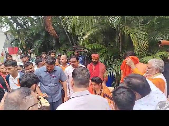 BJP MLA PREM KUMAR MEET BAGESHWAR BABA IN SAMBODHI RESORT GAYA BAGESHWAR BABA WITH BJP MLAPREM KUMAR