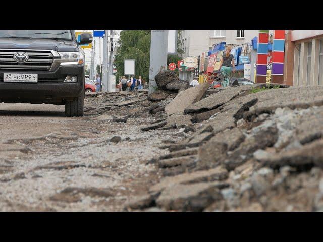UTV. Оренбуржцы жалуются на разбитые тротуары на улице Туркестанской
