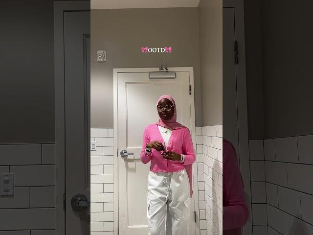 Do y’all want me to post my #ootd ‘s here? #ootdfashion #pinkoutfit #hijabfashion #modestfashion