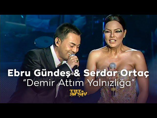 Ebru Gündeş & Serdar Ortaç - Demir Attım Yalnızlığa (2007) | TRT Arşiv