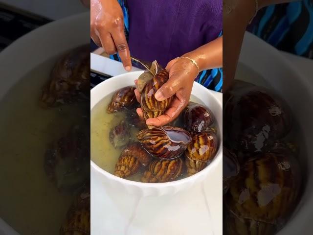 How African remove snail from shell! Is this your style? #100daysshorts