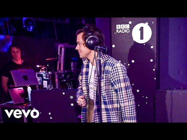 Harry Styles - Juice (Lizzo cover) in the Live Lounge