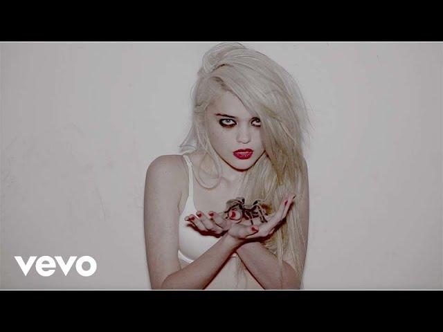 Sky Ferreira - Red Lips