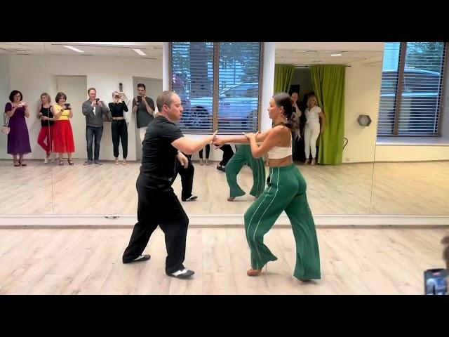 Salsa partnerwork by Alina & Eddie