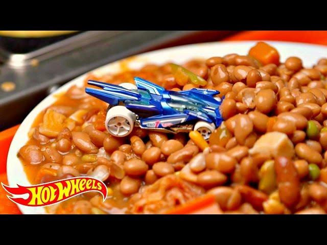 Супер трасса Hot Wheels: Машинки сбегают из школы | @HotWheelsRussia 3+