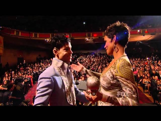 Prince presenting Halle Berry - 42nd NAACP Image Awards (2011.03.04)