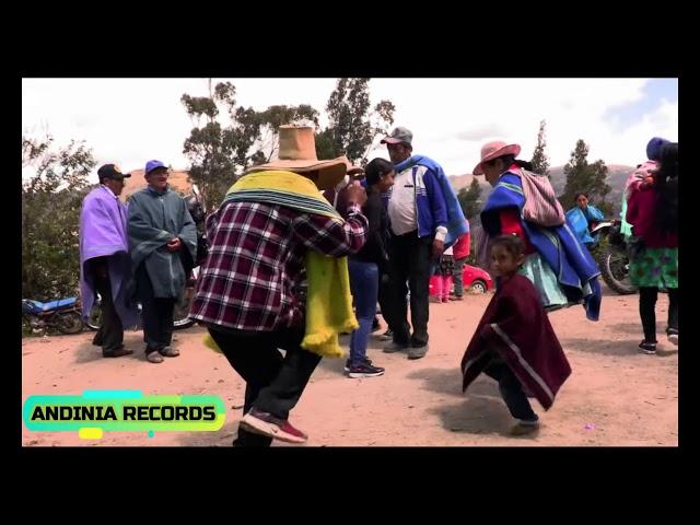 bailando huayno de la  sierra  piurana (Perú)