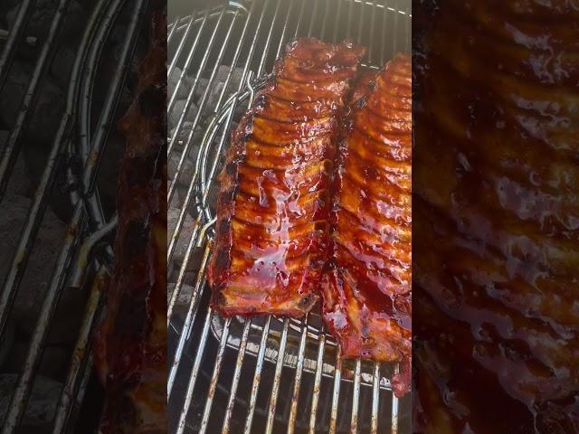 Свиные ребрышки в глазури на угольном гриле Weber