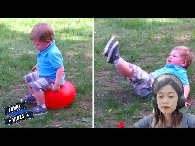 Popping Balloons Pop - Hilarious Baby Playing With Balloons || Funny Vines