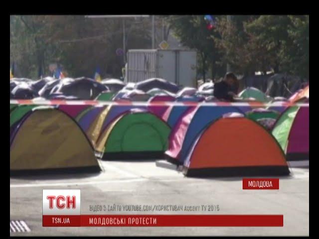 У столиці Молдови активісти знову почали зводити наметове містечко біля Парламенту