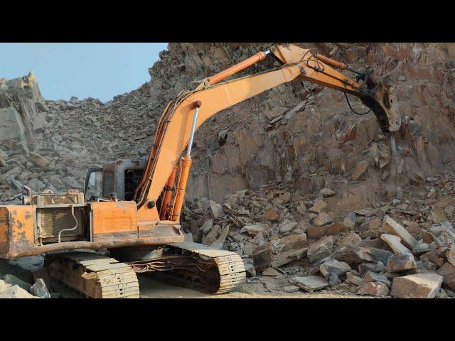 Hitachi Excavator & Caterpillar Wheel Loader in Action: Rock Breaking and Loading