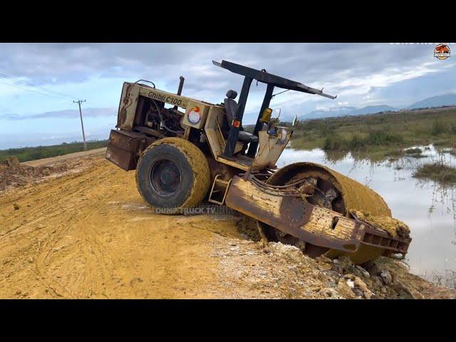 OMG!! Logistic Truck & Road roller  stuck in mud Recovery by komat'su Avance D61 PX bulldozer