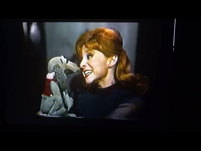 SHARI LEWIS on "The Dean Martin Show" - September 23, 1965