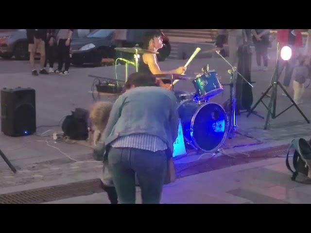 г. Пенза, ударник на ул. Московская, исполняет Сплин - Выхода Нет...