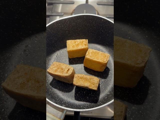 Cooking Crispy Stinky Tofu (w/ Sauce)!