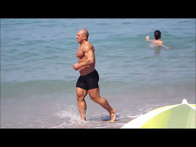 Beachside Muscle - Bodybuilder's morning Jogging