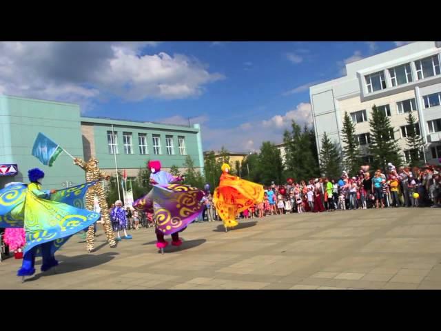 Ходули.Артисты на ходулях ТРИУМФО. Ходулисты на Празднике города в МИРНОМ (2012)