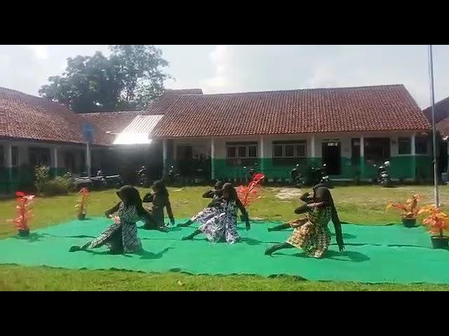 Tari Kreasi Siswi SMP Nurul Salam Bantarbolang