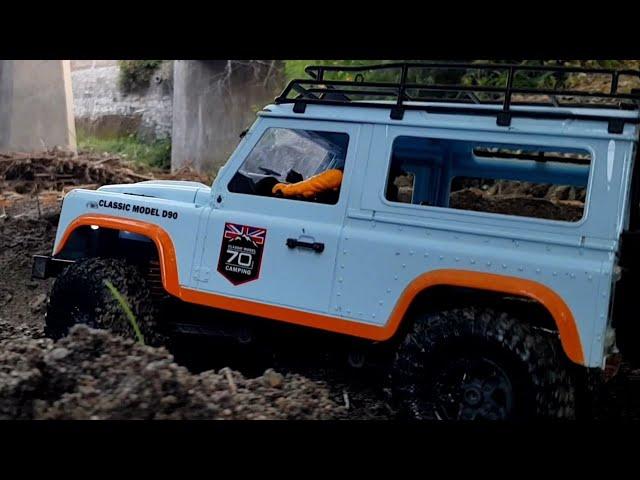 GO AROUND IN THE TRADITIONAL SAND MINING AREA OF THE VILLAGE OF PLUPUH WITH RC CAR DEFENDER MN90