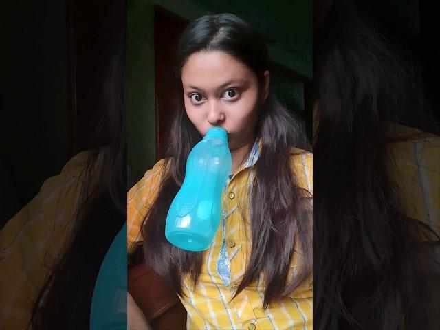 LIP PLUMPING HACK.BIG  LIPS HACK. with BOTTLE.#youtubeshorts #hacks#viral#lips#plum#please#shorts