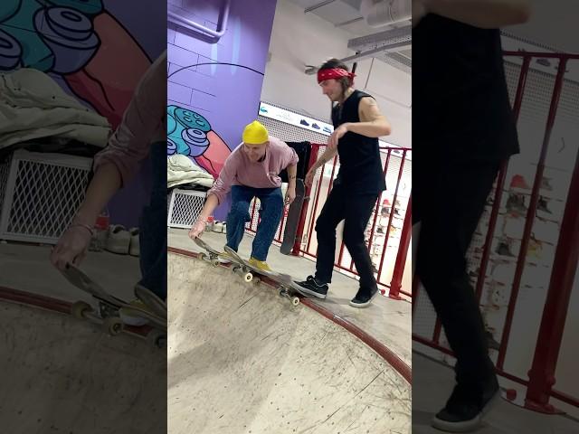 Индеец Илюха и мини пул, бассейн, скейтбординг, прикатываемся #спб #skate #skateboarding #индеец