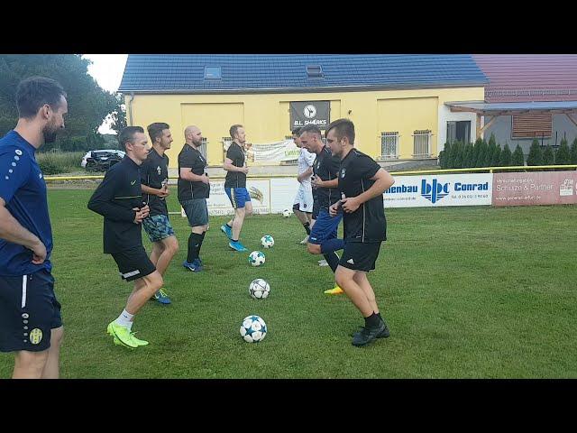 Kreatives Fussball Aufwärm Training mit Spaß und Fun