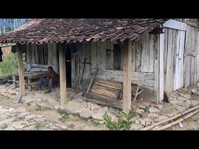 Suasana Kuno Kampung Mati Terpencil di Tengah Hutan Temanggung Jawa Tengah