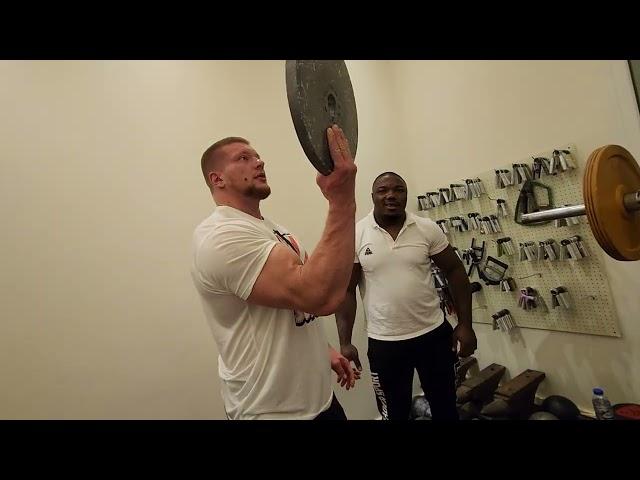 Artyom Morozov 35 pounds plate curl