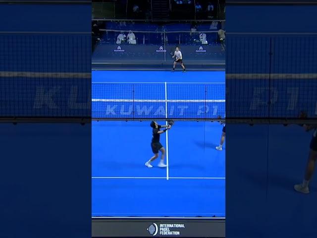 Tapia's smash was so good, he had Garrido shook.  #Padel #Pàdel #Tapia #Padeladdict #padelmania