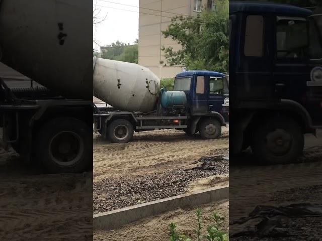 Железобетонные друзья. Даже в дождь. #бетон #бетонирование #доставкабетона #бердск