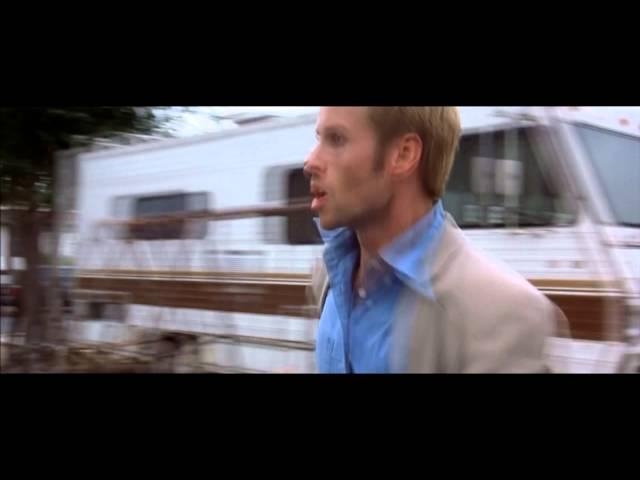 MEMENTO - Okay, so what am I doing? (Chase scene)