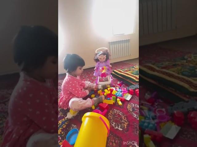 Yasmina qizoloqning akasi bilan sho'liklari-Yasmina's fun with her brother-Развлечение Ясмины со бра